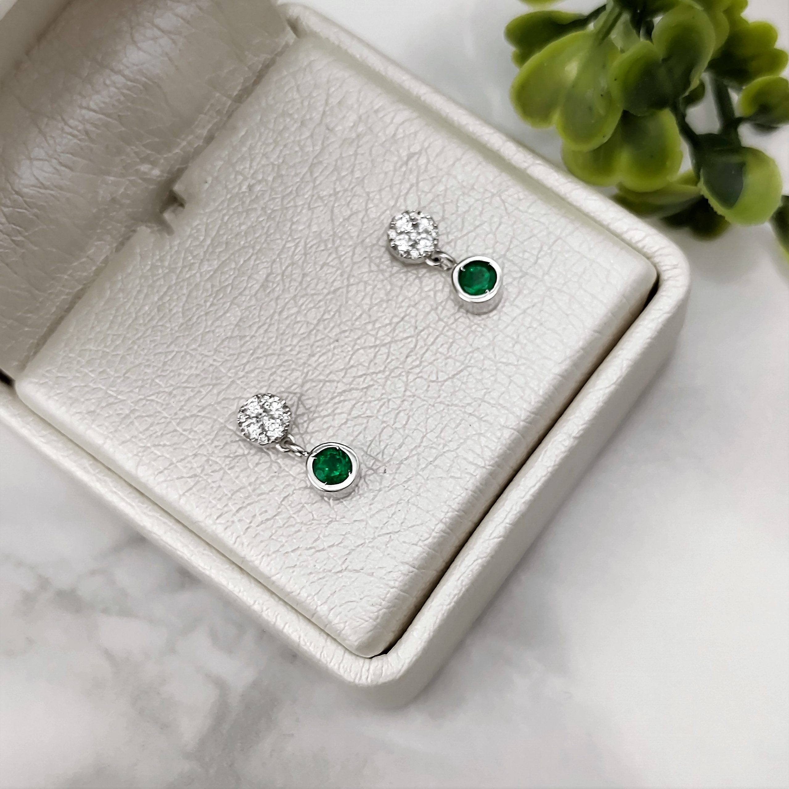 TOPO ORO BLANCO ESMERALDA Y DIAMANTE