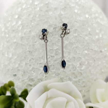 ARETES ORO BLANCO DIAMANTE ZAFIRO
