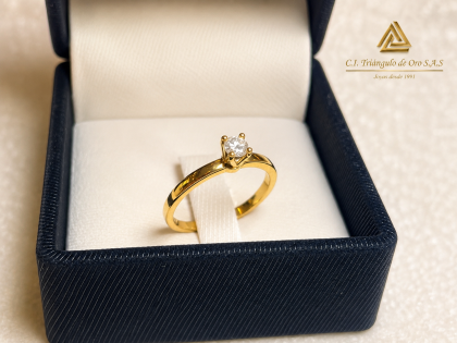 Anillo En Oro Amarillo 18K Con Diamante