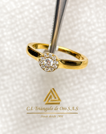Anillo En Oro Amarillo 18K Con Diamantes