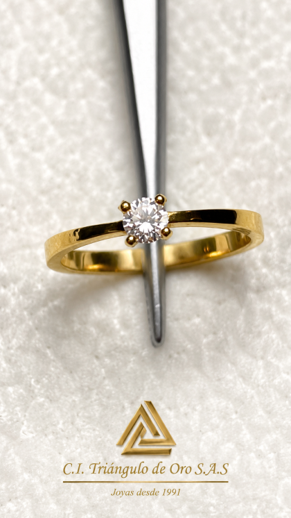 Anillo En Oro Amarillo 18K Con Diamante