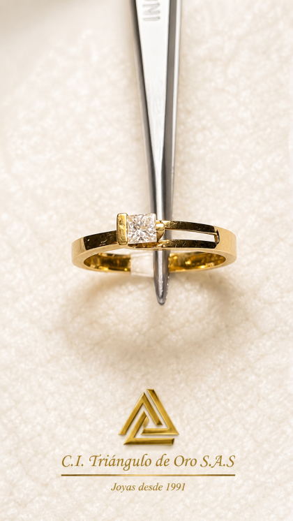 Anillo En Oro Amarillo 18K Con Diamante