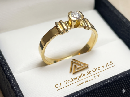 Anillo En Oro Amarillo 18K Con Diamante