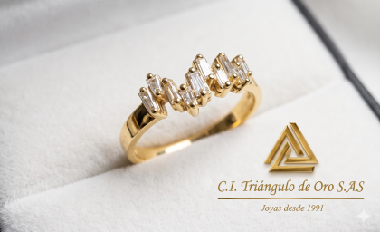 Anillo En Oro Amarillo 18K Con Diamantes