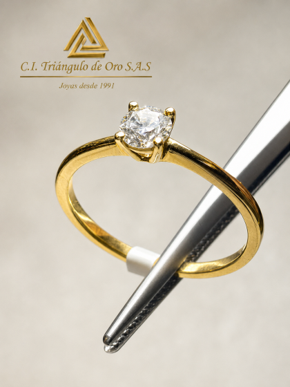 Anillo En Oro Amarillo 18K Con Diamante