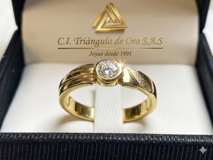 Anillo En Oro Amarillo 18K Con Diamante