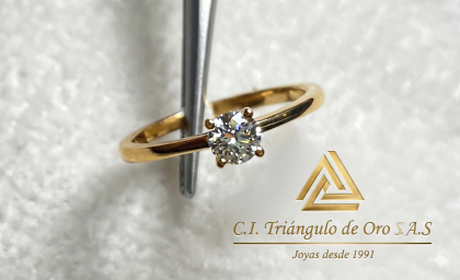 Anillo En Oro Amarillo 18K Con Diamante