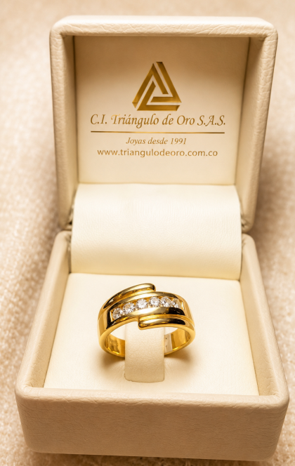 Anillo En Oro Amarillo 18K Con Diamantes