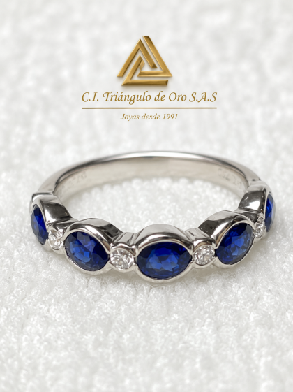 Anillo En Oro Blanco 18K Con Zafiros y Diamantes