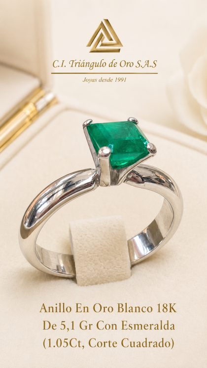 Anillo En Oro Blanco 18K Con Esmeralda