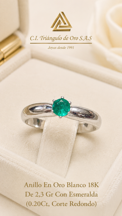 Anillo En Oro Blanco 18K Con Esmeralda