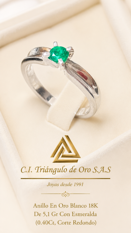 Anillo En Oro Blanco 18K Con Esmeralda