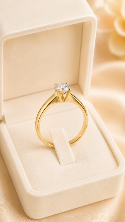 Anillo en oro amarillo 18K con Circon