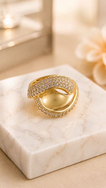 Anillo en oro amarillo 18K con Circon