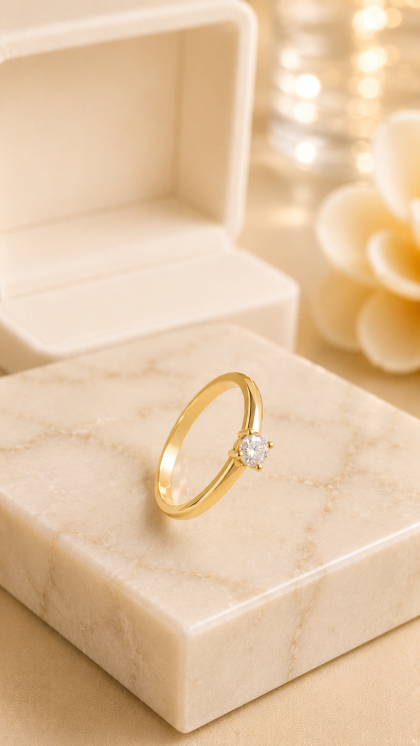 Anillo en oro amarillo 18K con Diamante