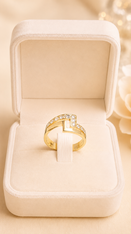 Anillo en oro amarillo 18K con Diamantes
