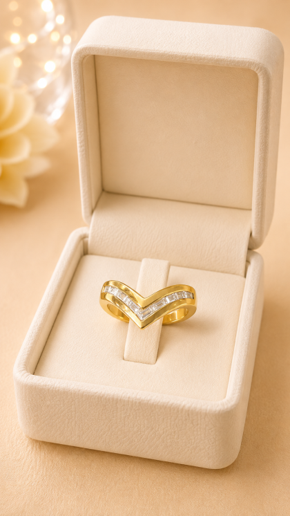 Anillo en oro amarillo 18K con Diamantes