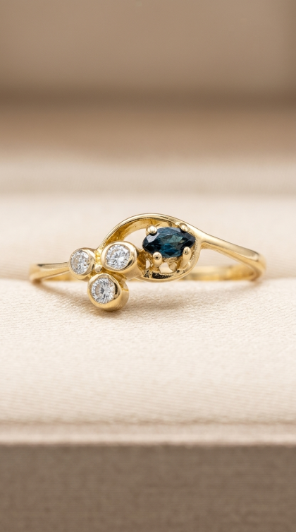 Anillo en oro amarillo 18K con Zafiro y Diamantes