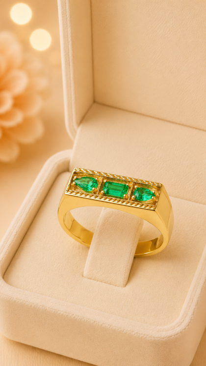 Anillo en oro amarillo 18K con Esmeraldas