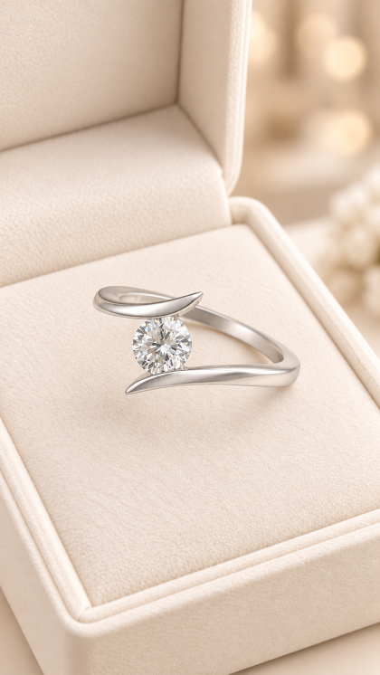 Anillo en oro blanco 18K con Diamante