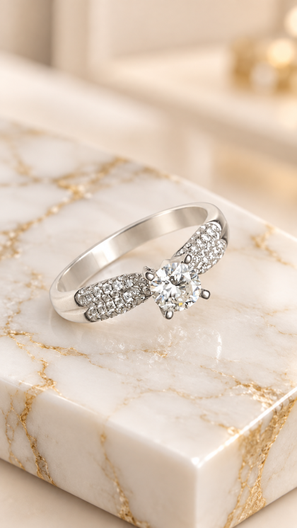 Anillo en oro blanco 18K con Diamantes