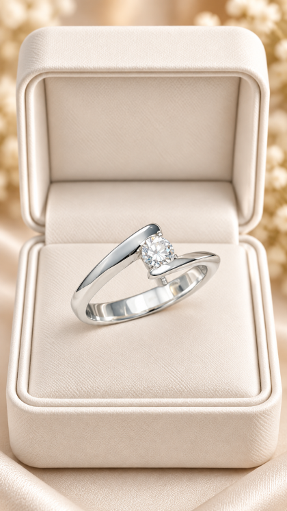 Anillo en oro blanco 18K con Diamante