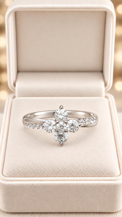 Anillo en oro blanco 18K con Diamantes