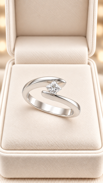 Anillo en oro blanco 18K con Diamante