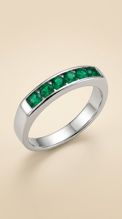 Anillo en oro blanco 18K con Esmeraldas