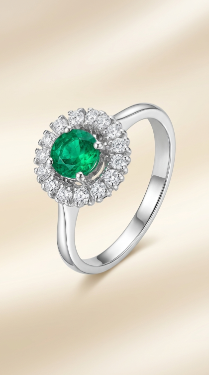 Anillo en oro blanco 18K con Esmeralda y Diamante
