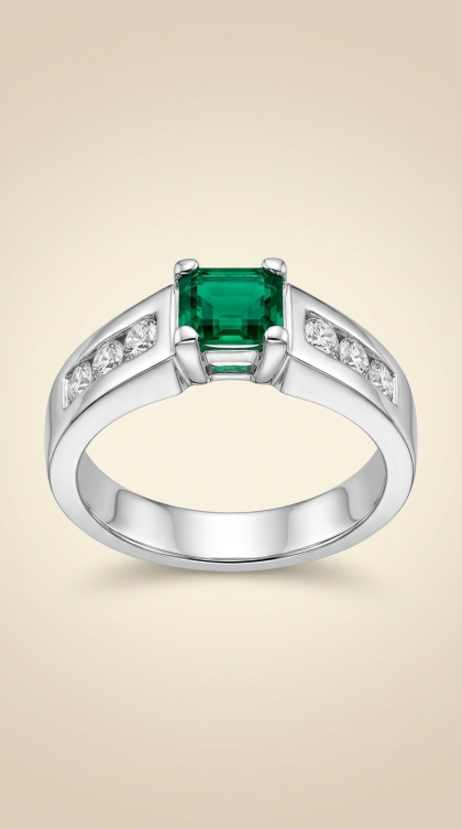 Anillo en oro blanco 18K con Esmeralda y Diamantes