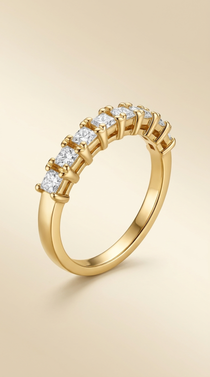 Anillo en oro amarillo 18K con Diamantes