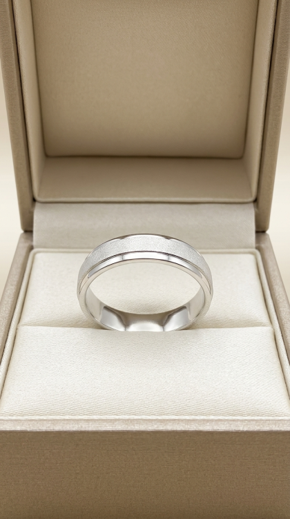 Argolla en oro blanco 18K