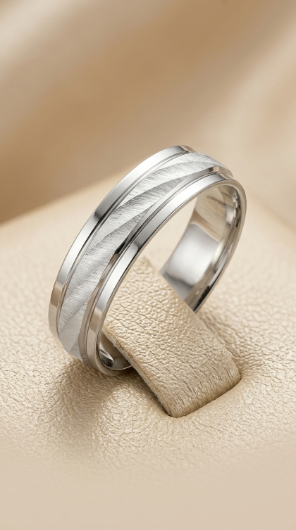 Argolla en oro blanco 18K