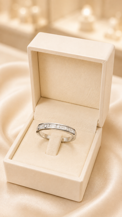 Argolla en oro blanco 18K con Diamantes
