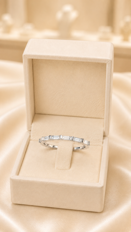 Argolla en oro blanco 18K con Diamantes