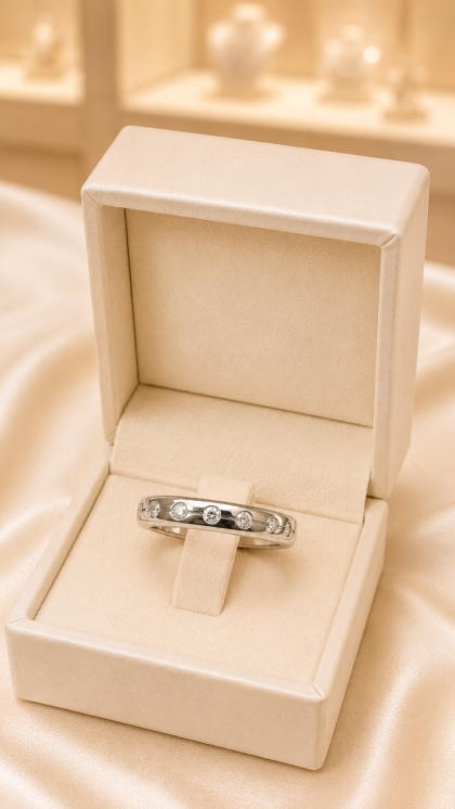 Argolla en oro blanco 18K con Diamantes