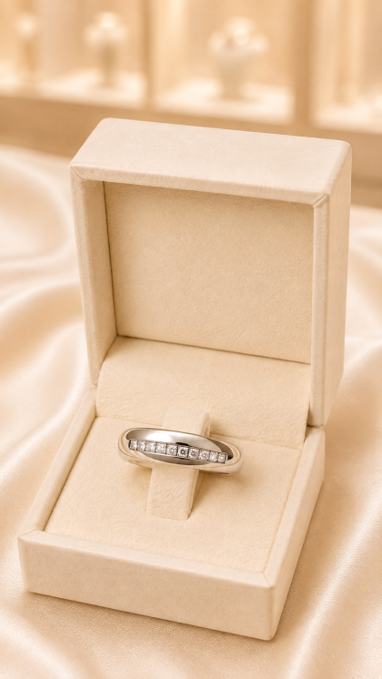 Argolla en oro blanco 18K con Diamantes