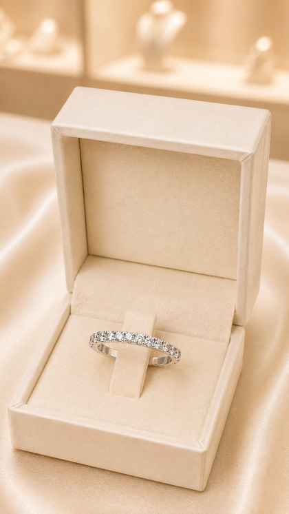 Argolla en oro blanco 18K con Diamante