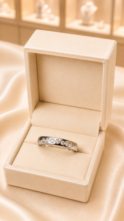 Argolla en oro blanco 18K con Diamantes