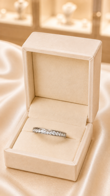Argolla en oro blanco 18K con Diamante