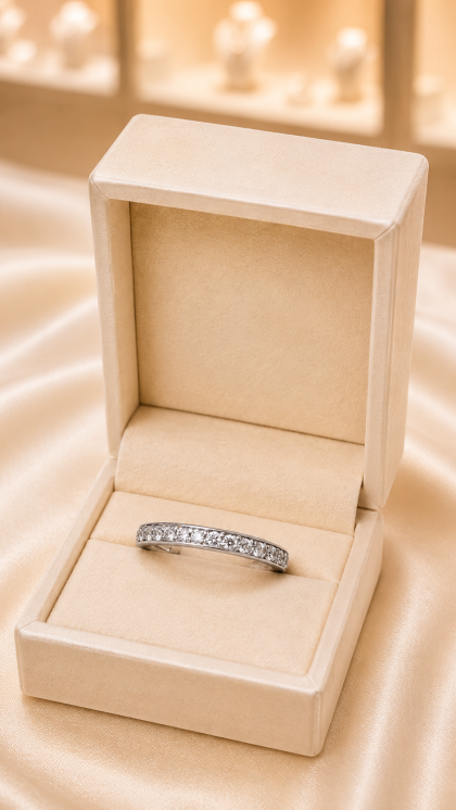 Argolla en oro blanco 18K con Diamantes