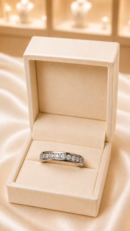 Argolla en oro blanco 18K con Diamante