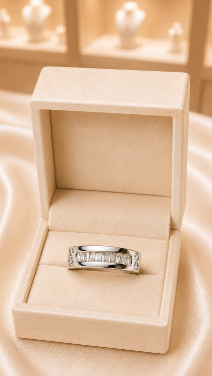 Argolla en oro blanco 18K con Diamantes