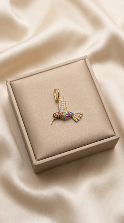 Dije Colibrí Multicolor en Oro Amarillo con Circones