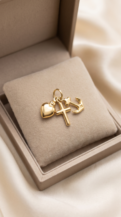 Dije Tres Gracias en Oro Amarillo 18K