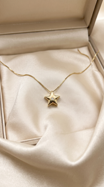Dije Estrella en Oro Amarillo 18K con Punto de Circón