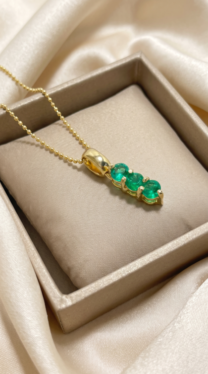 Dije en oro amarillo 18K Línea de Esmeraldas