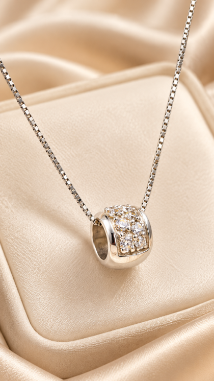 Dije en oro blanco 18K con Diamantes