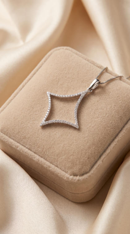 Dije Estrella en Oro Blanco 18K con Diamantes